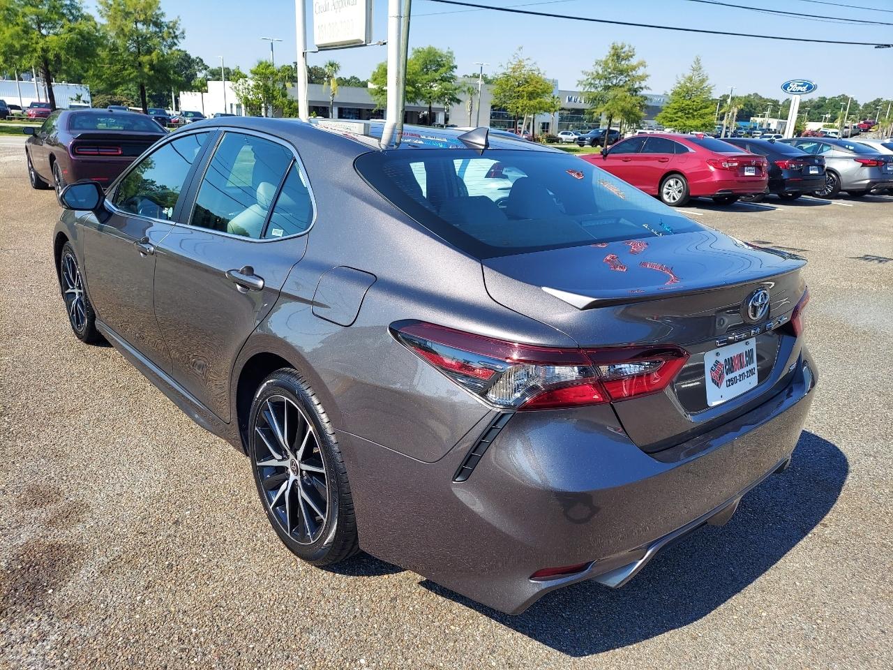Toyota Camry SE 2022