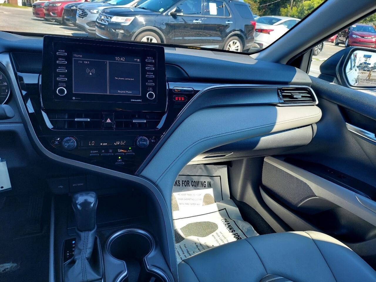 Toyota Camry SE 2022