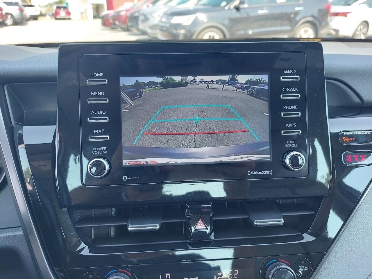 Toyota Camry SE 2022