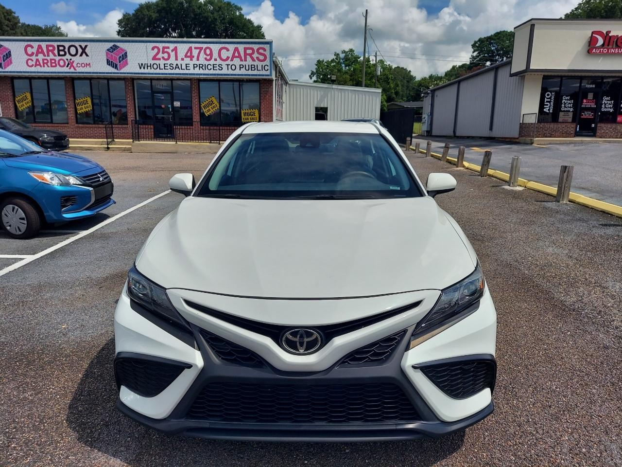 Toyota Camry SE 2021