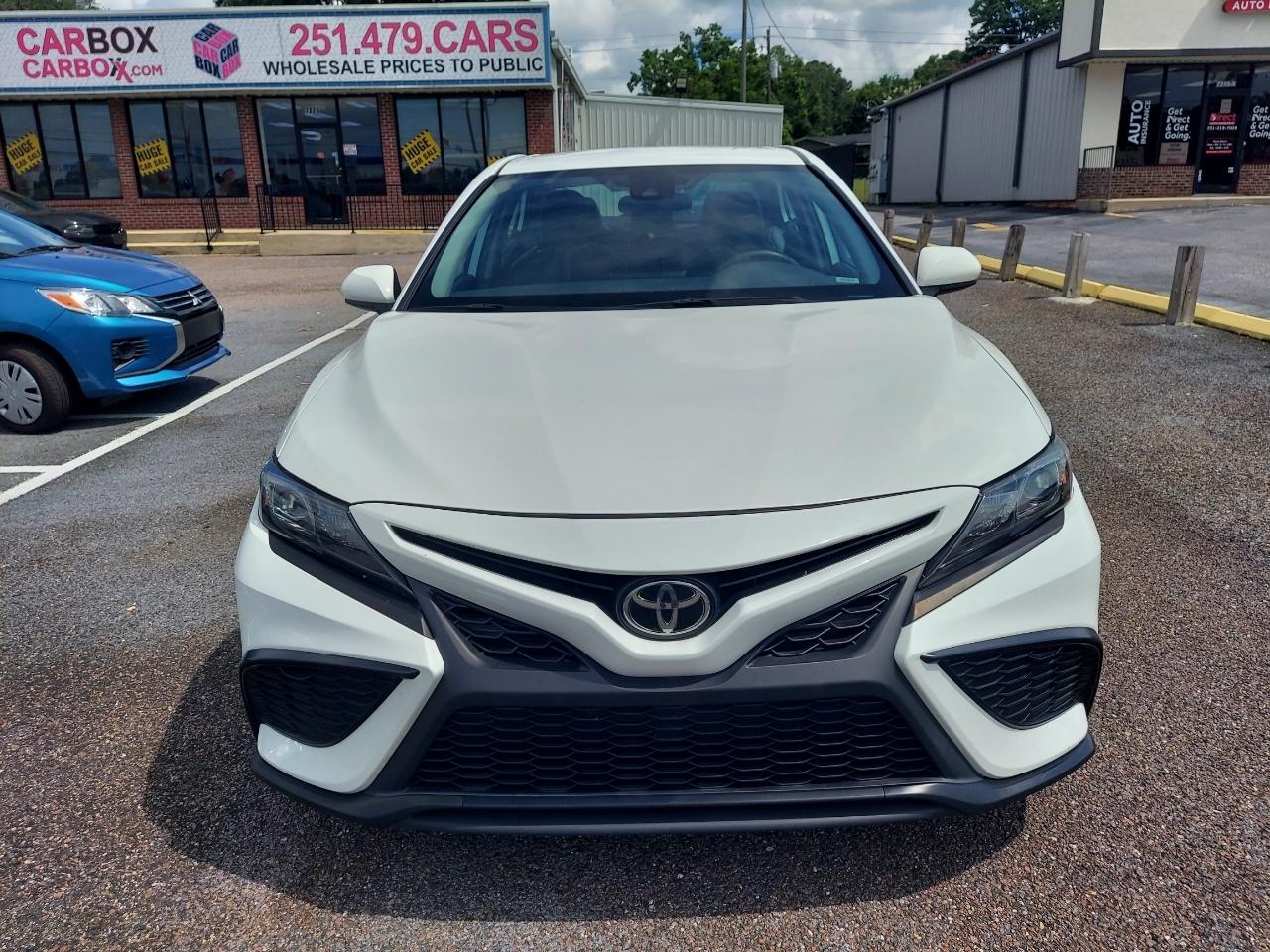 Toyota Camry SE 2021