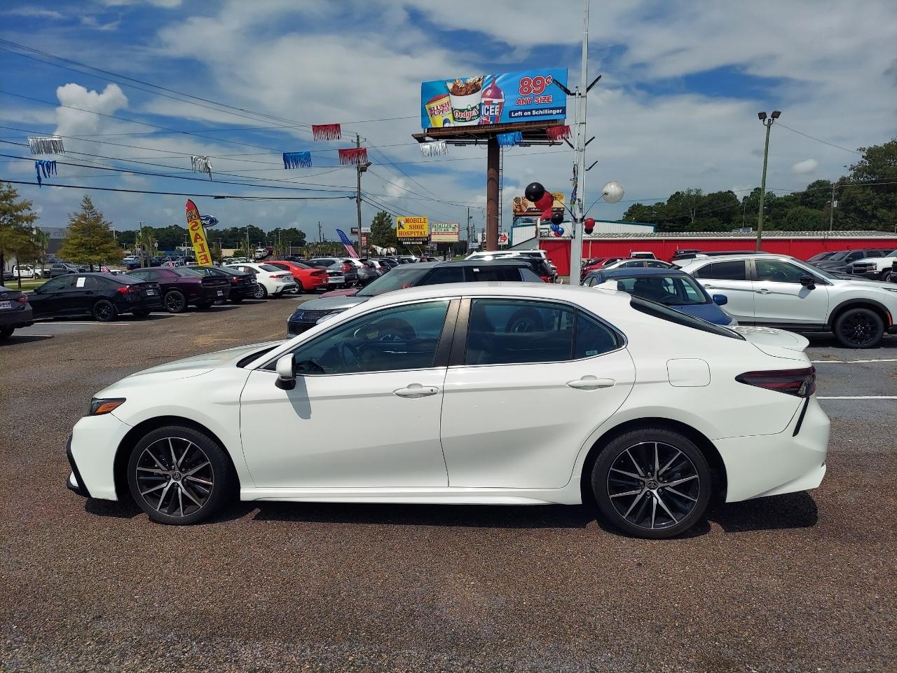 Toyota Camry SE 2021