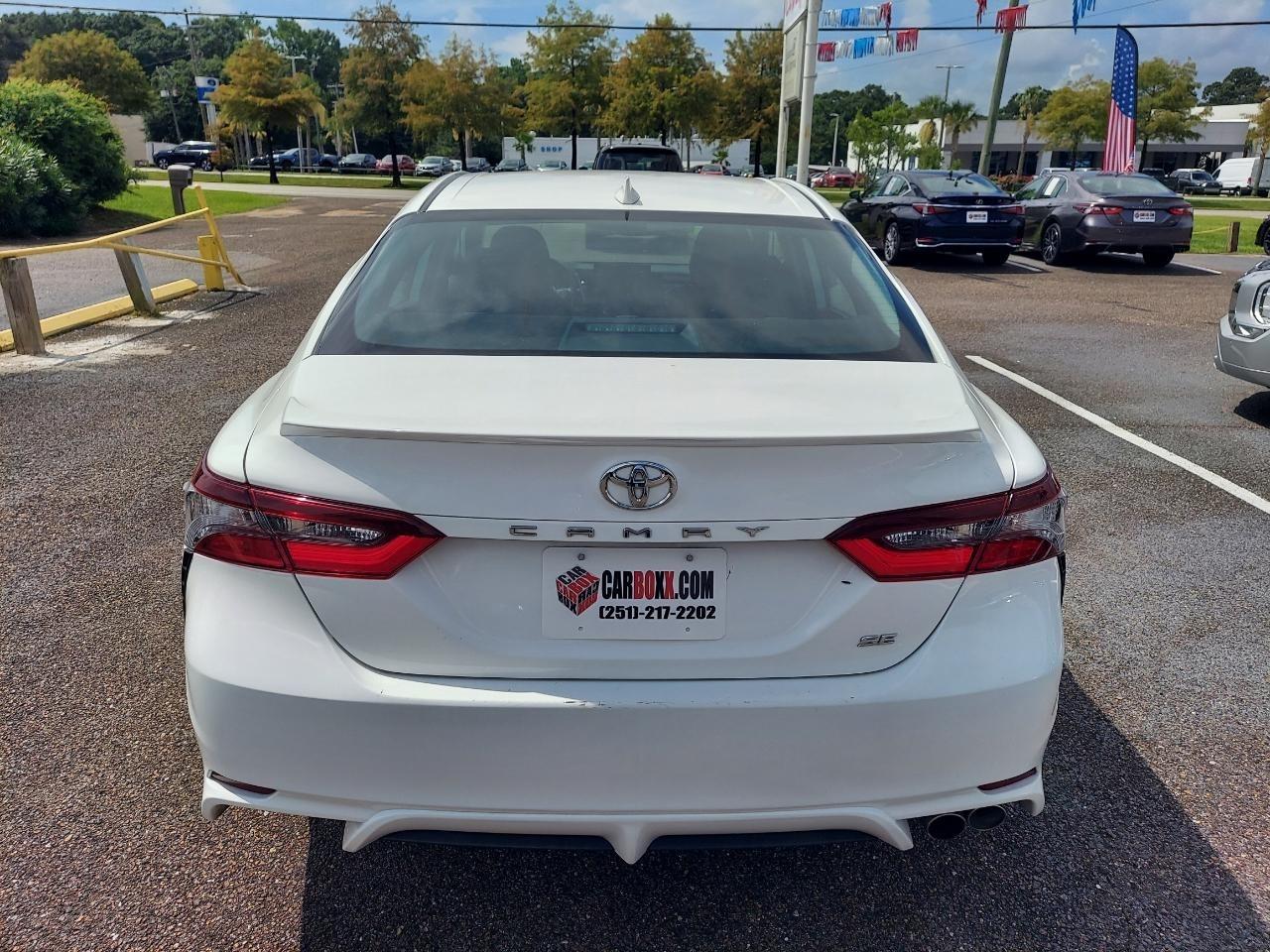 Toyota Camry SE 2021