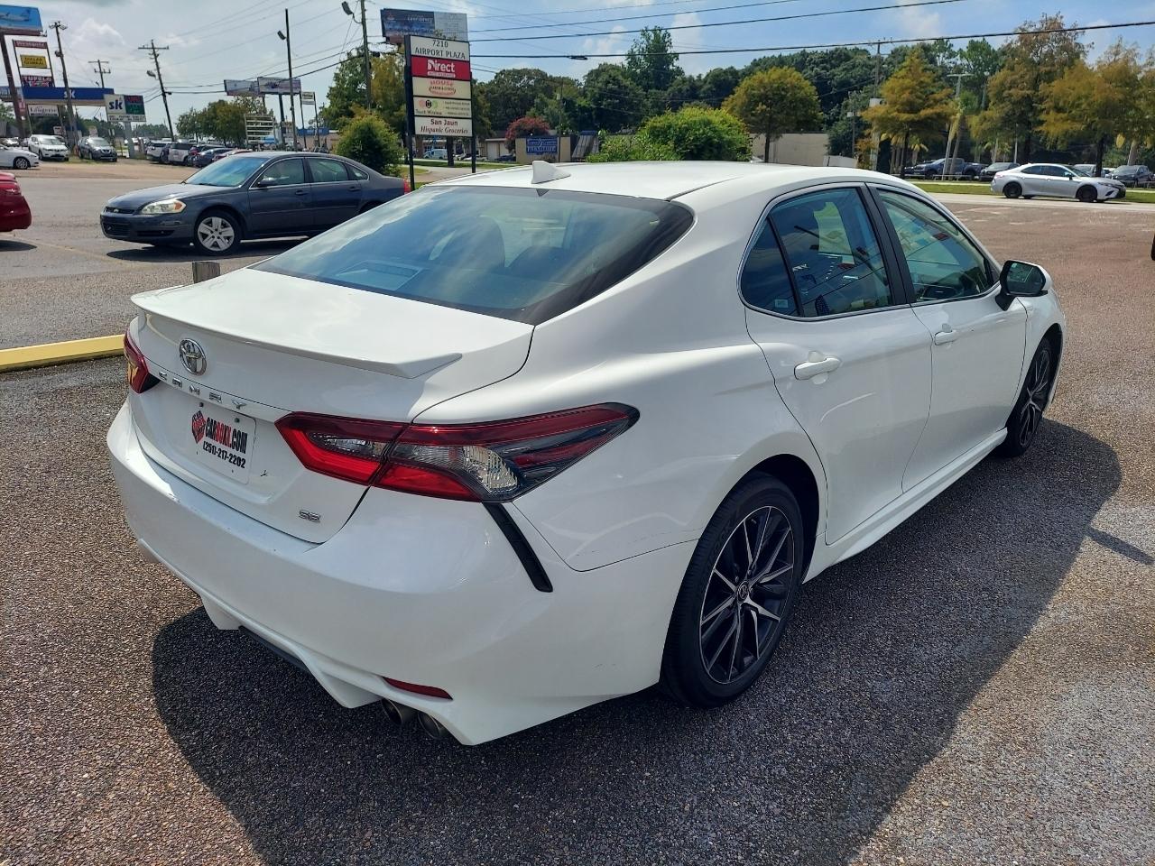 Toyota Camry SE 2021