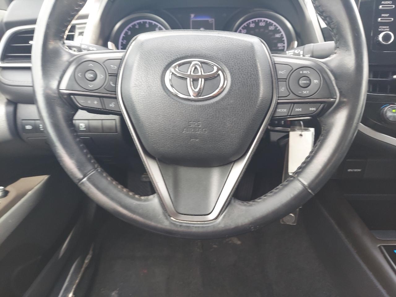 Toyota Camry SE 2021