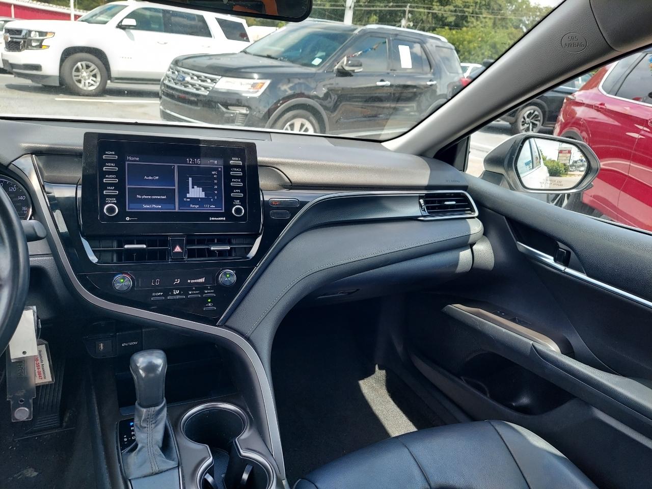 Toyota Camry SE 2021