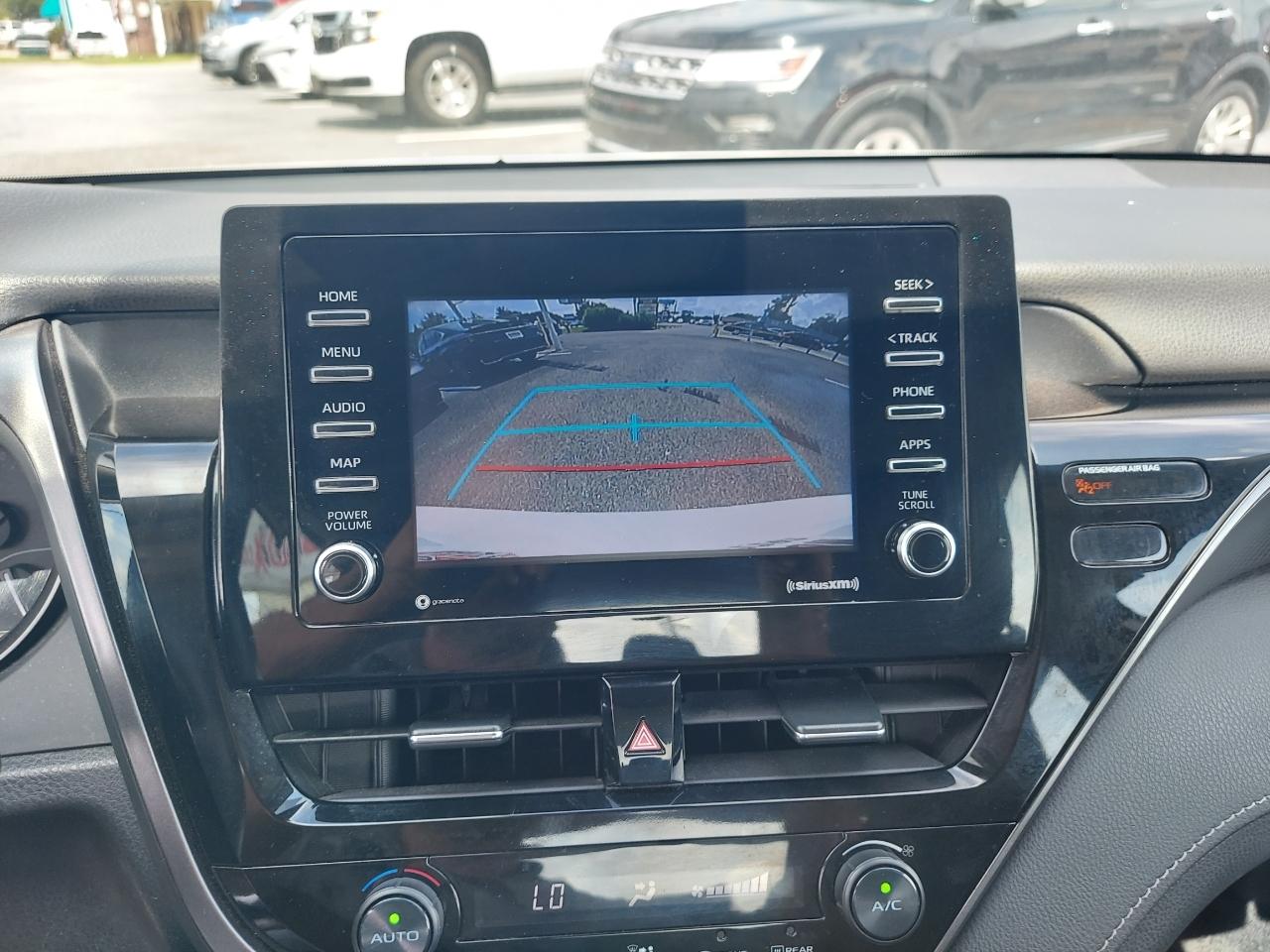 Toyota Camry SE 2021