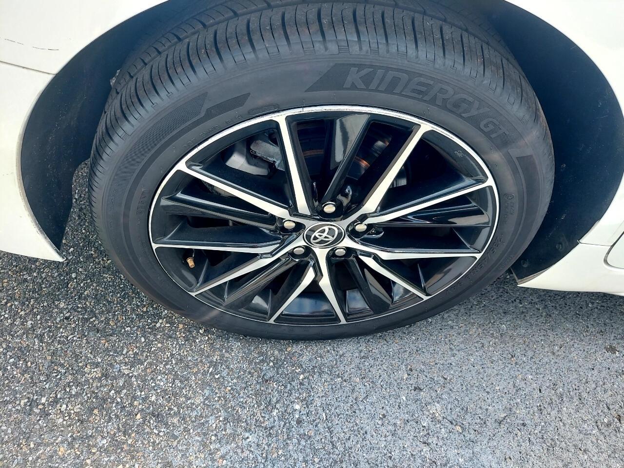 Toyota Camry SE 2021