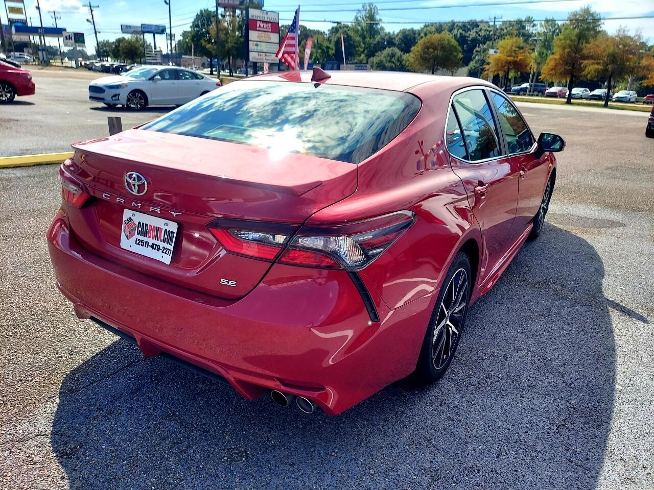 Toyota Camry SE 2021
