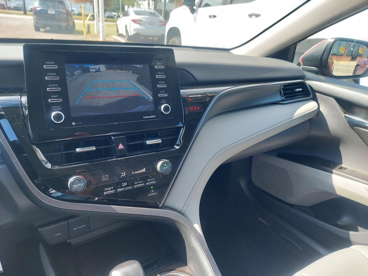 Toyota Camry SE 2021