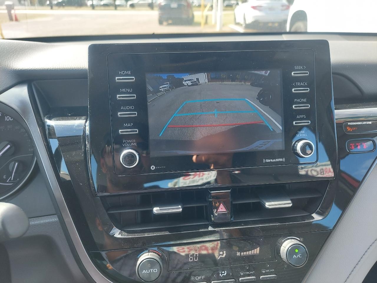 Toyota Camry SE 2021