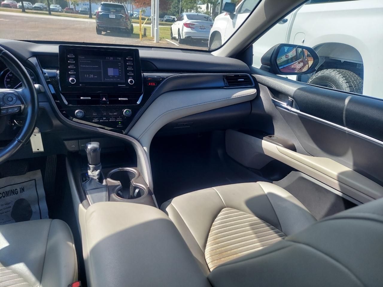 Toyota Camry SE 2021
