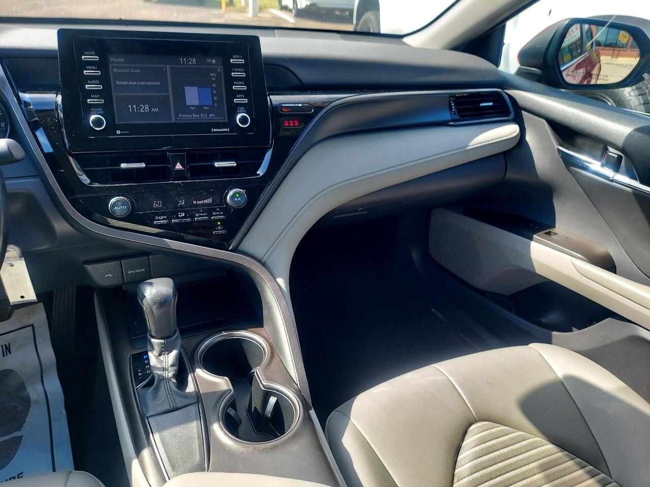 Toyota Camry SE 2021