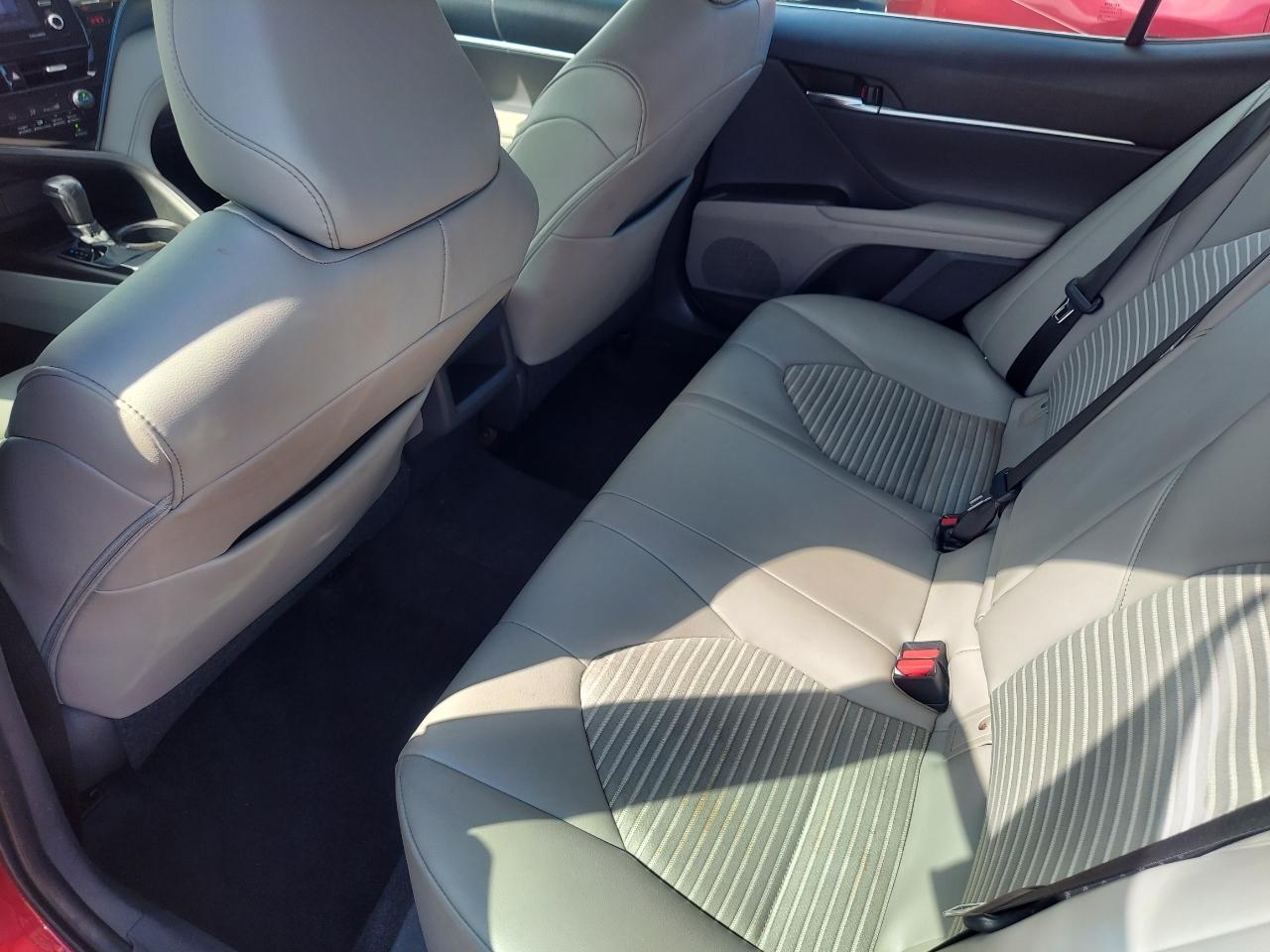 Toyota Camry SE 2021