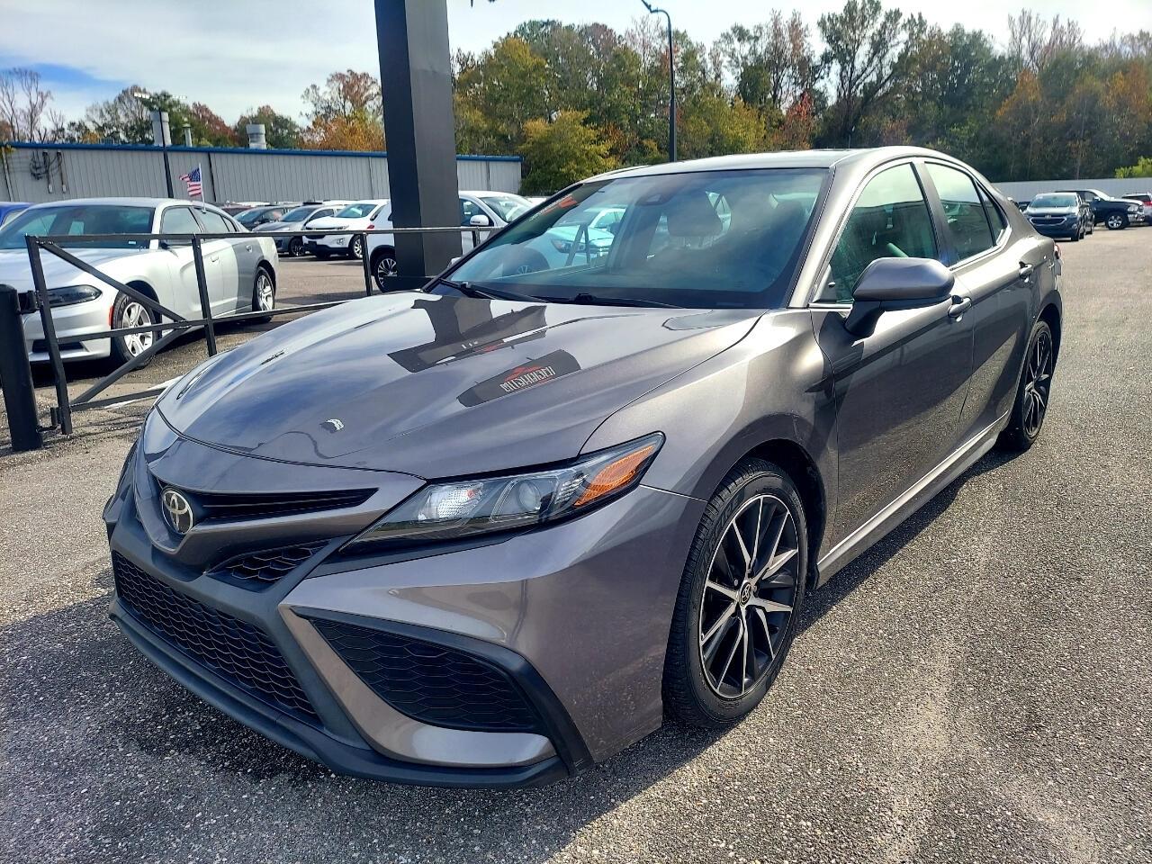 Toyota Camry SE 2021