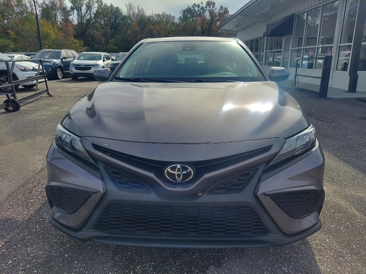 Toyota Camry SE 2021