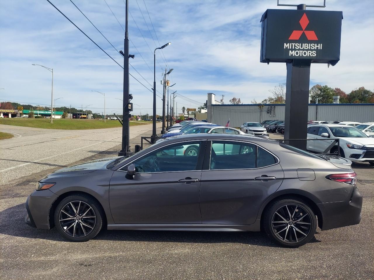 Toyota Camry SE 2021