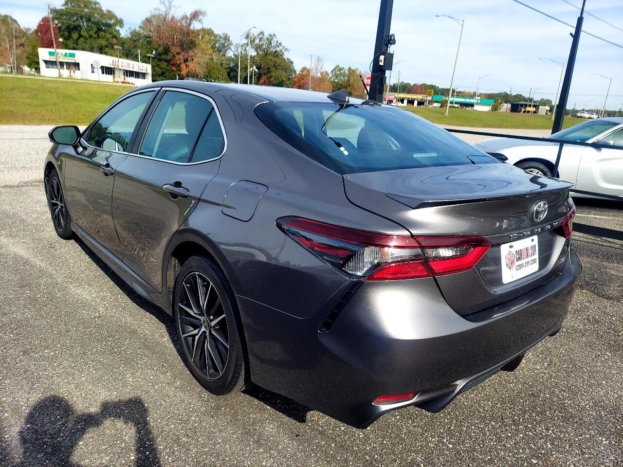 Toyota Camry SE 2021