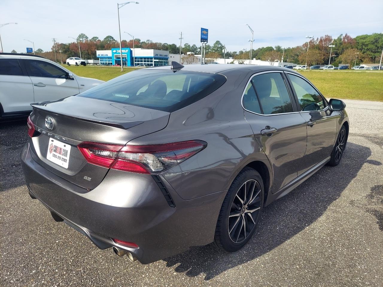 Toyota Camry SE 2021