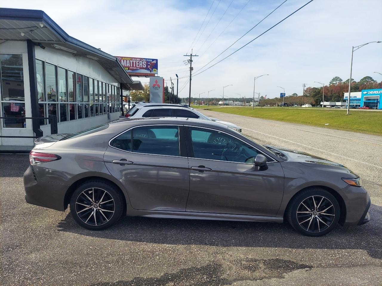 Toyota Camry SE 2021