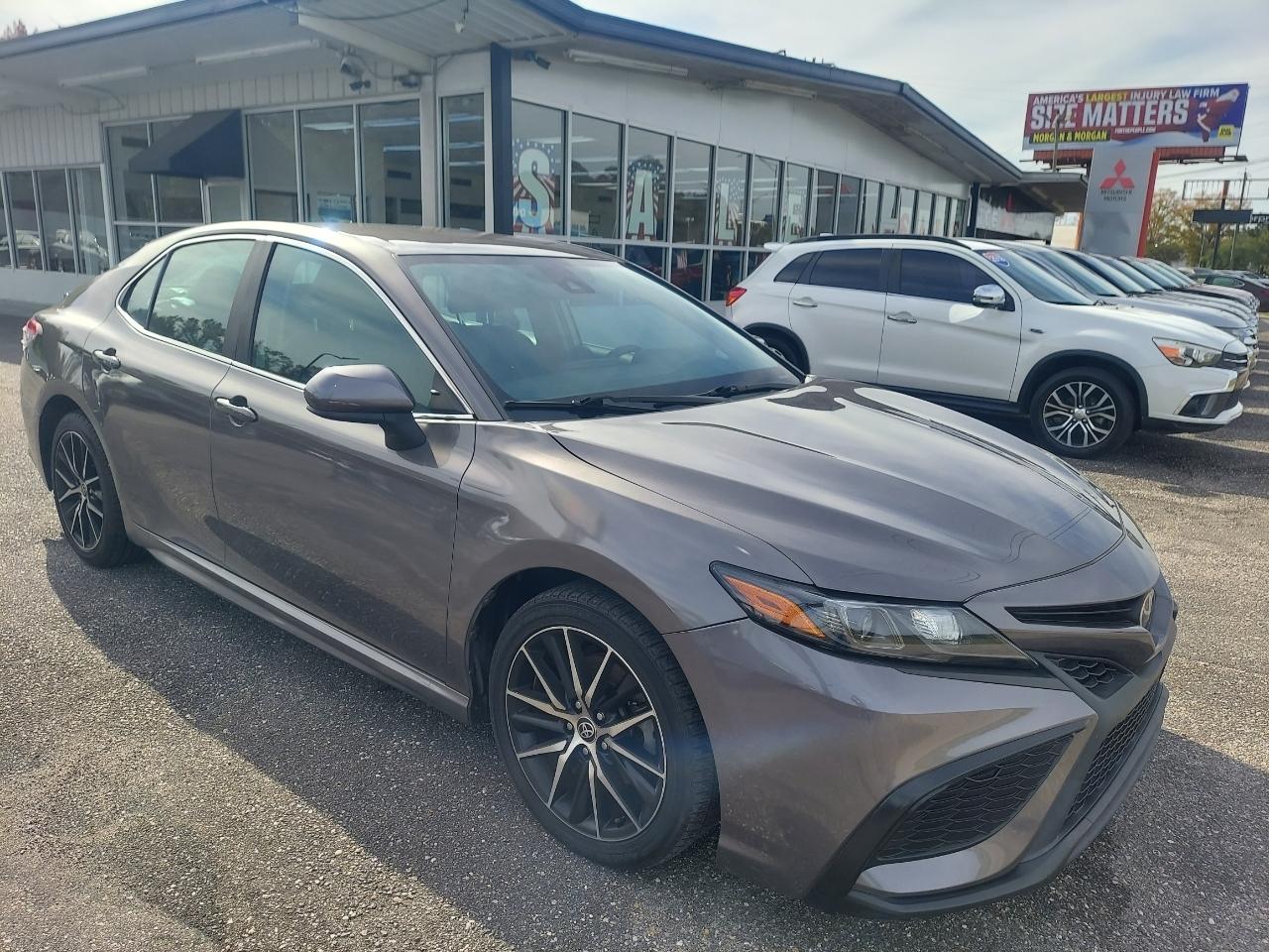 Toyota Camry SE 2021