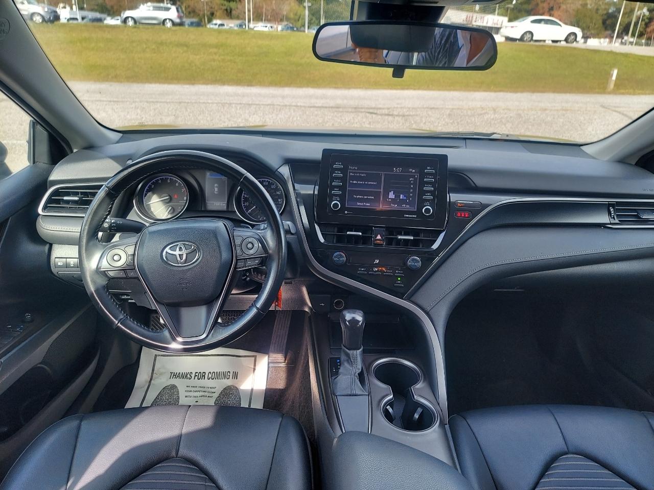 Toyota Camry SE 2021