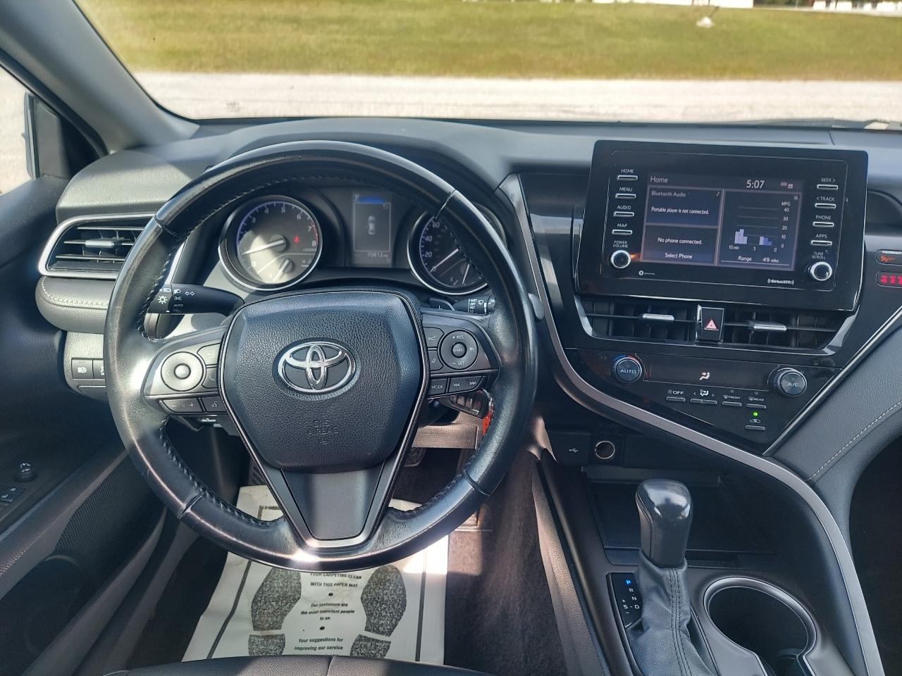 Toyota Camry SE 2021