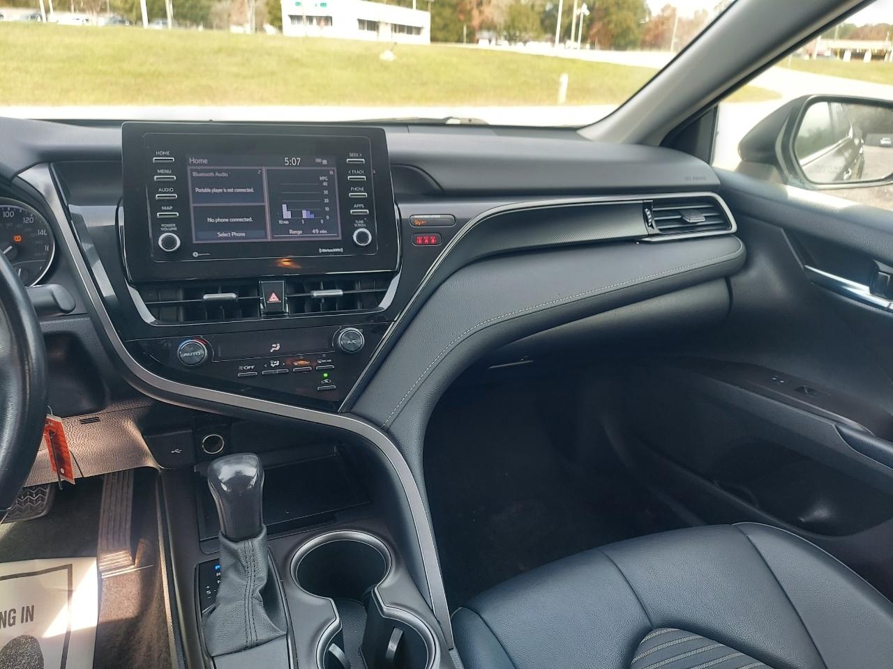 Toyota Camry SE 2021