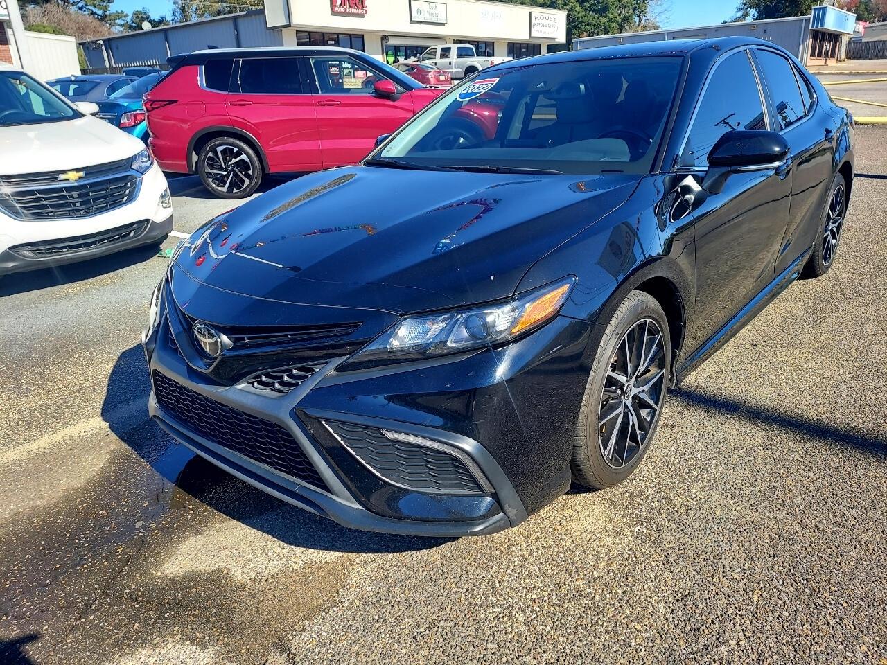 Toyota Camry SE 2022