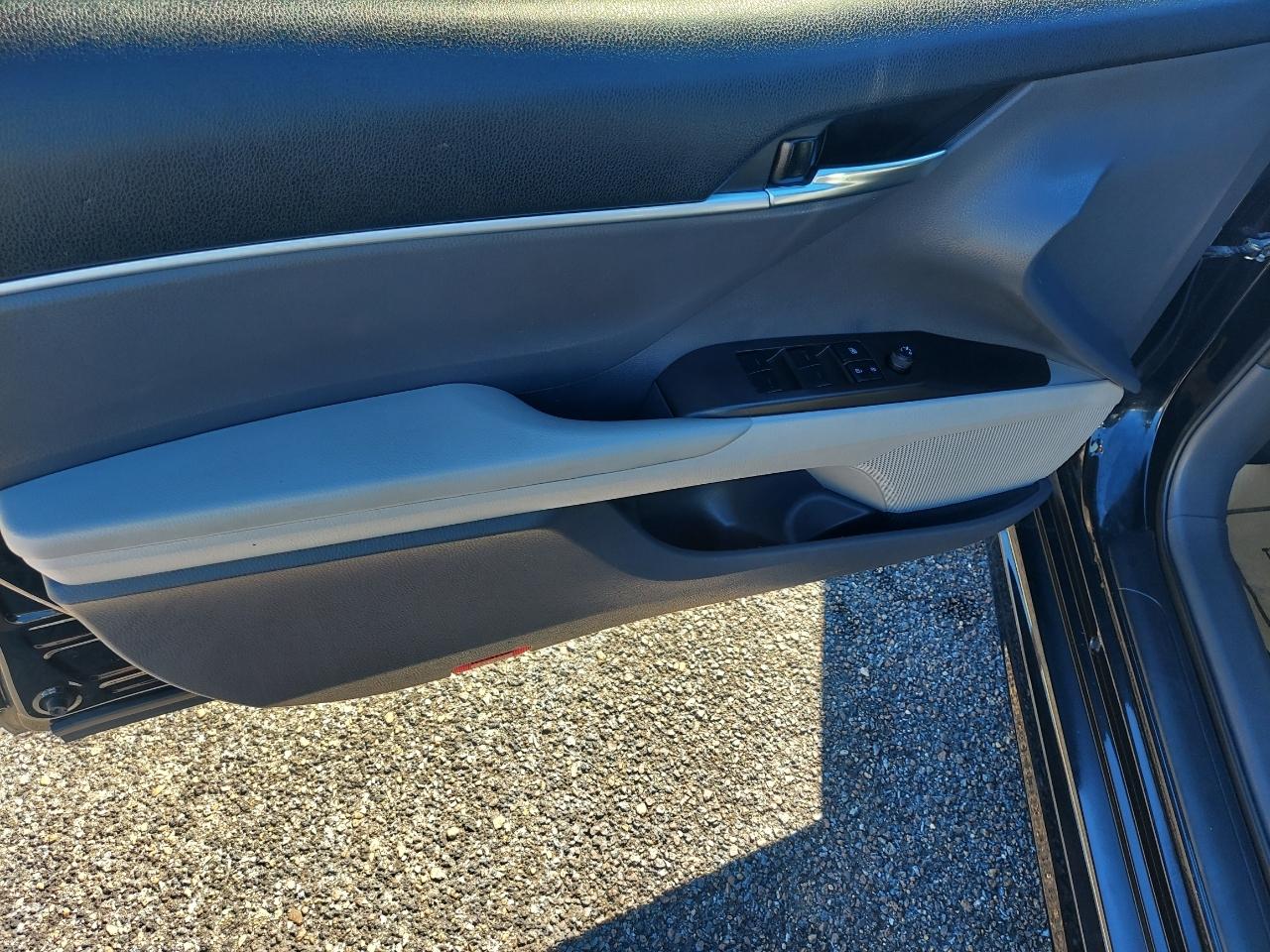 Toyota Camry SE 2022