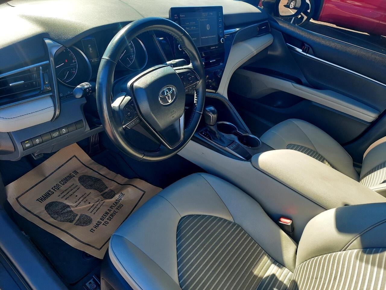 Toyota Camry SE 2022