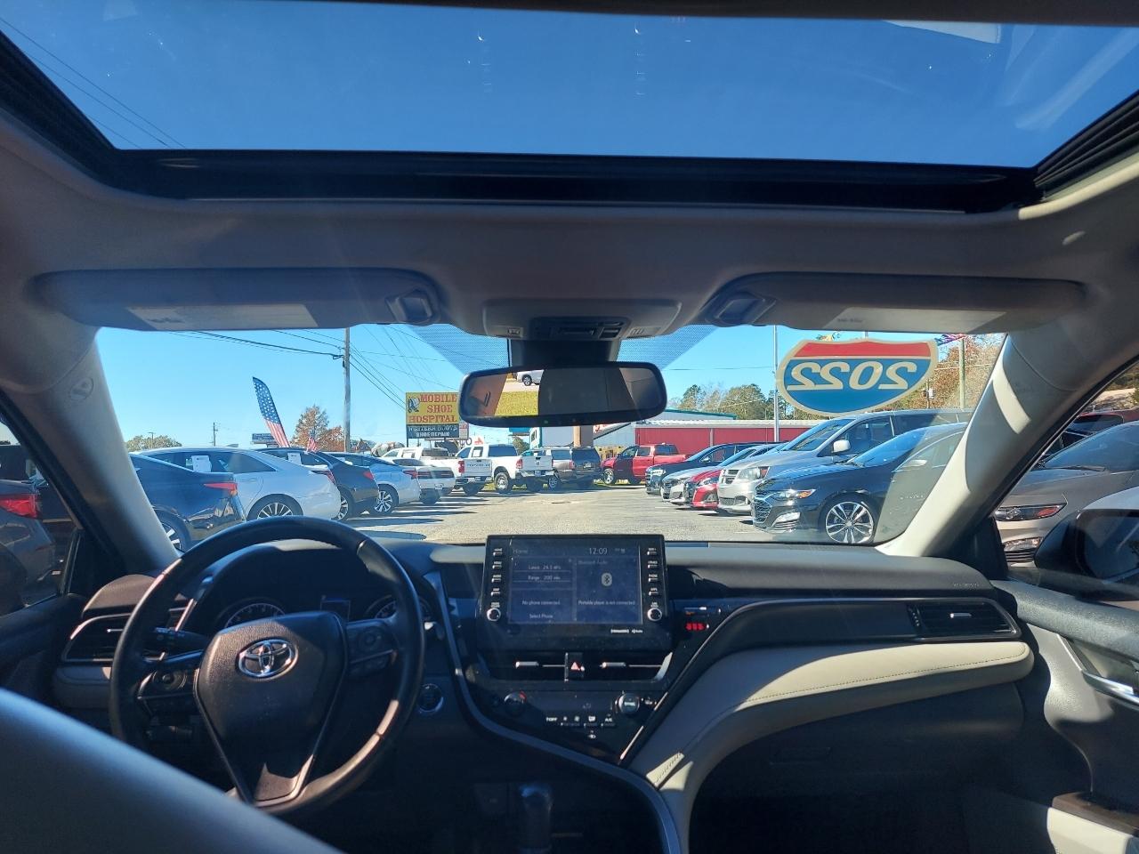 Toyota Camry SE 2022