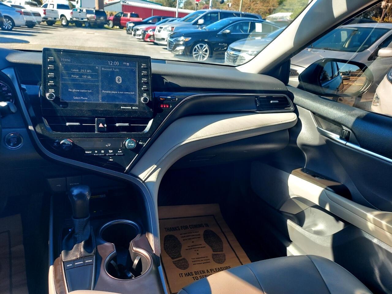 Toyota Camry SE 2022