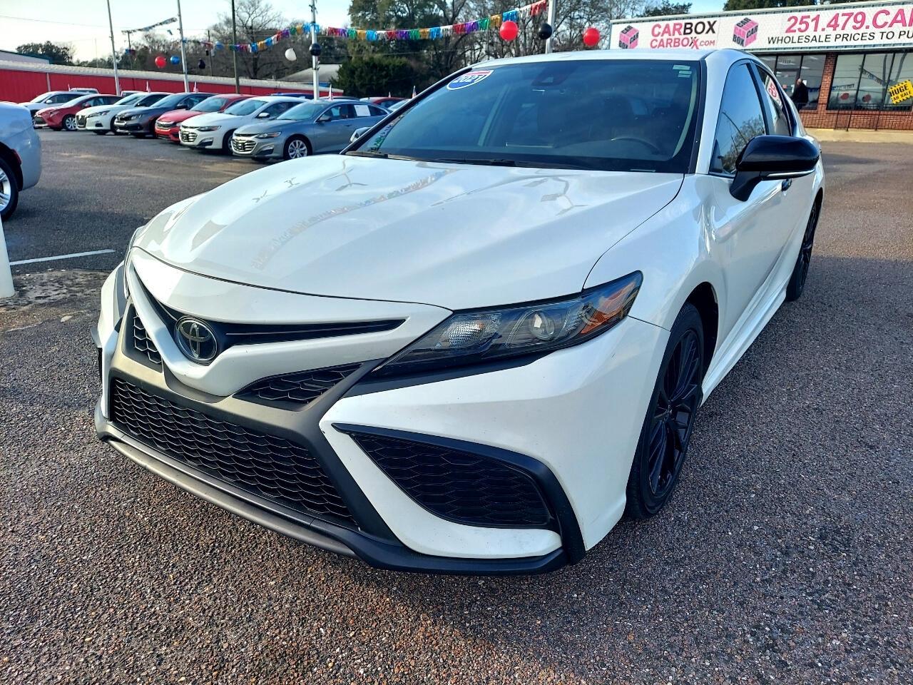 Toyota Camry SE 2021