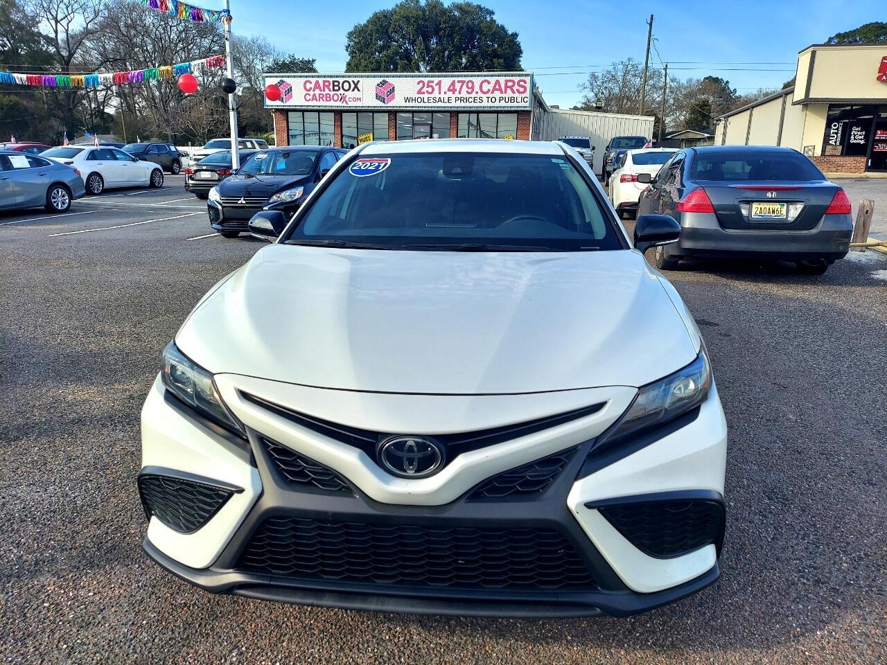 Toyota Camry SE 2021