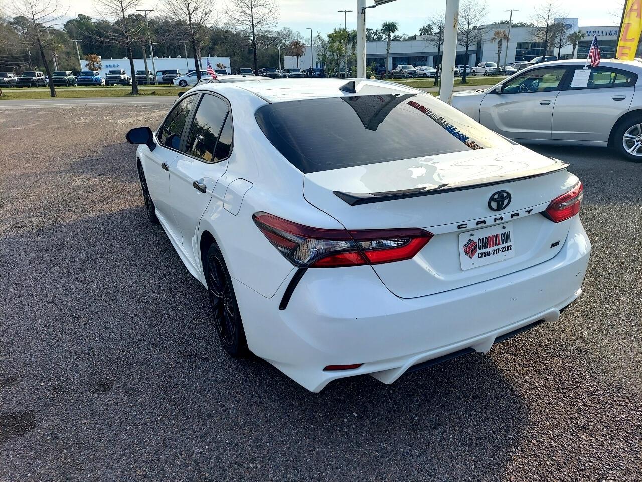 Toyota Camry SE 2021