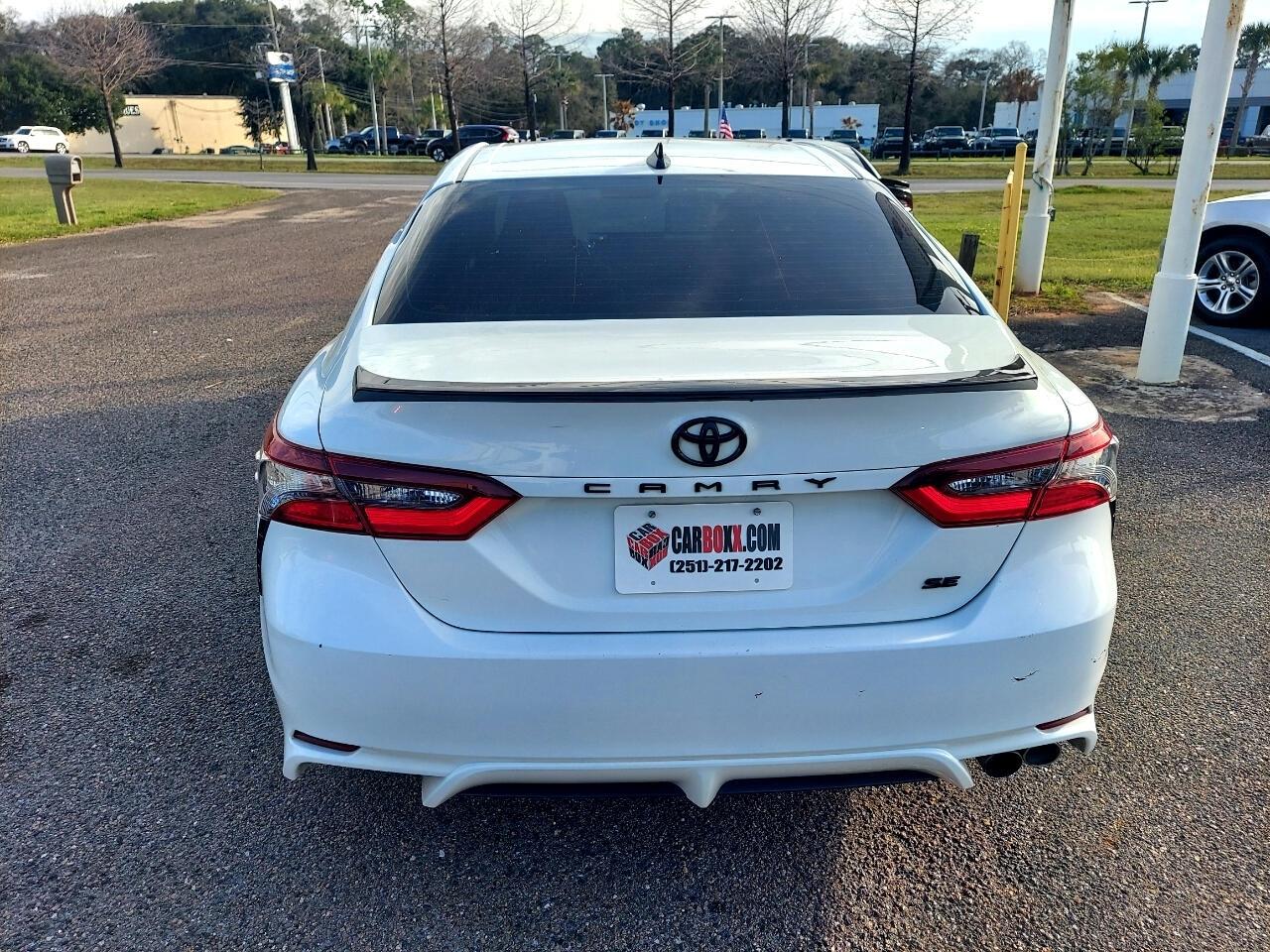 Toyota Camry SE 2021