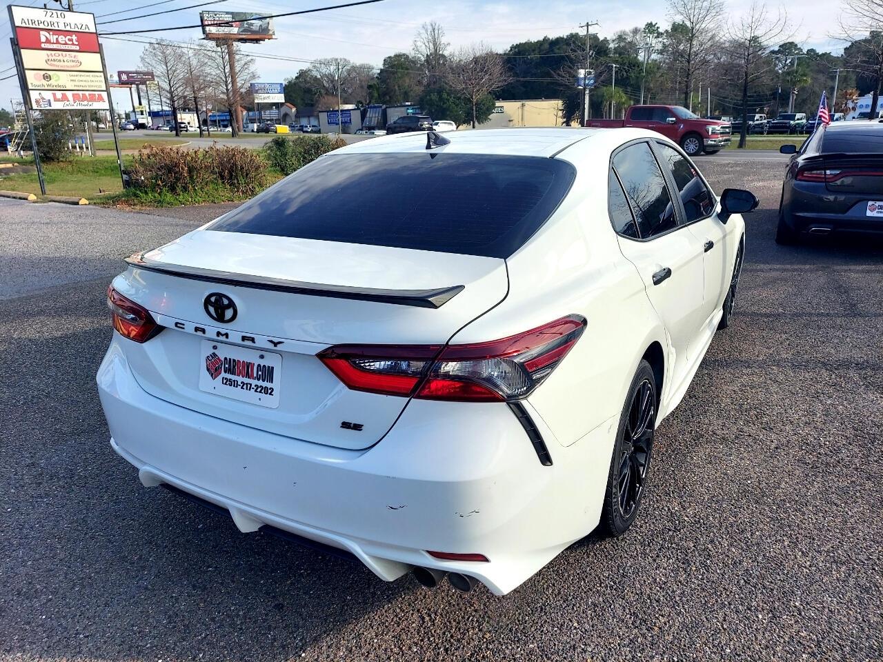 Toyota Camry SE 2021