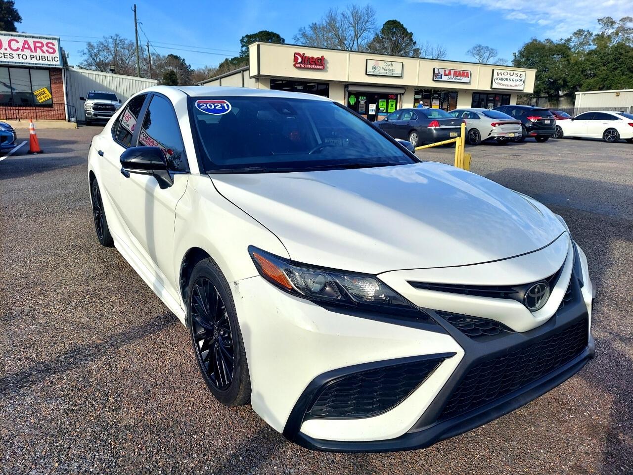 Toyota Camry SE 2021