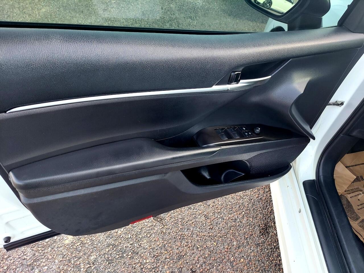 Toyota Camry SE 2021