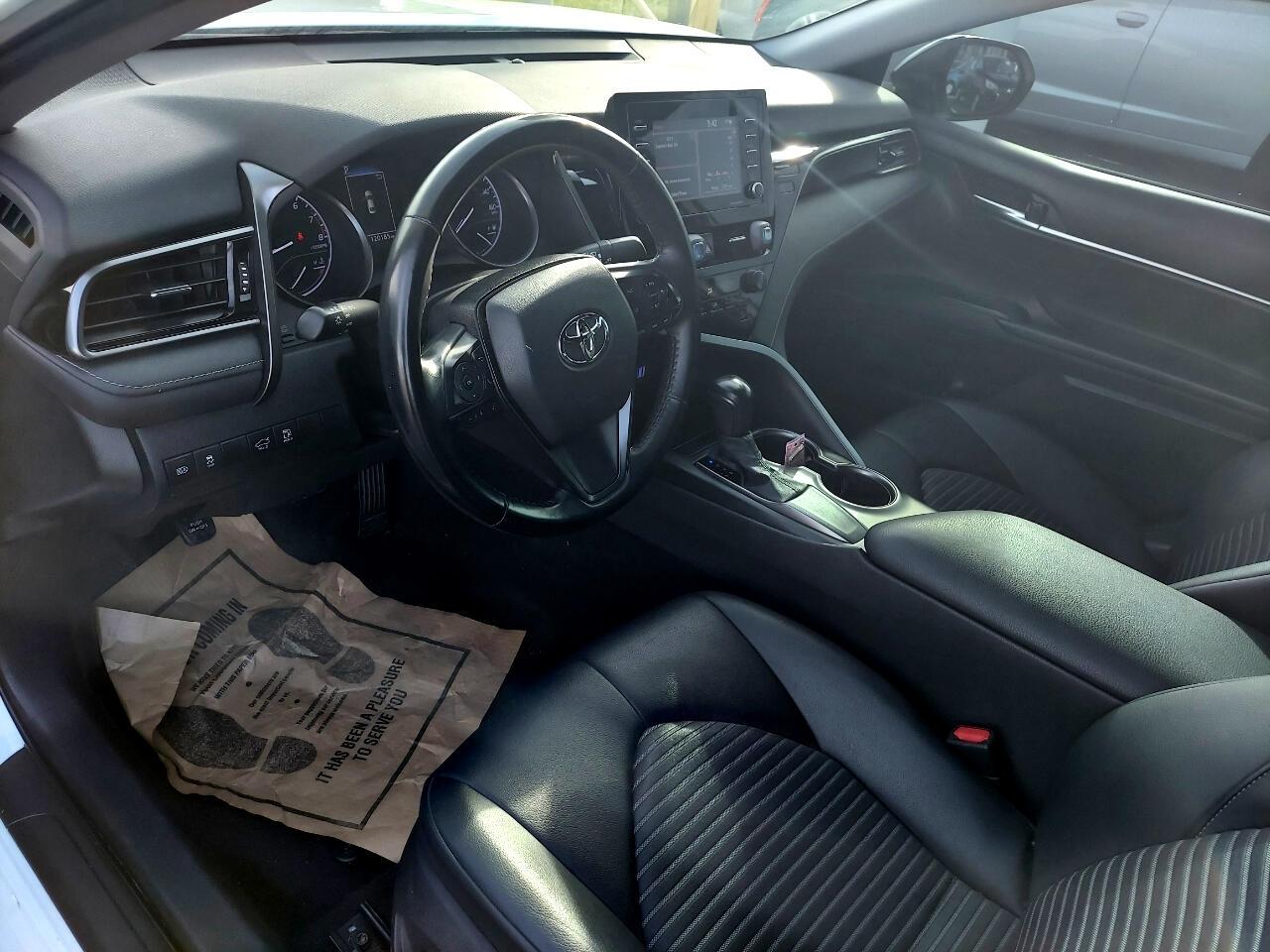 Toyota Camry SE 2021