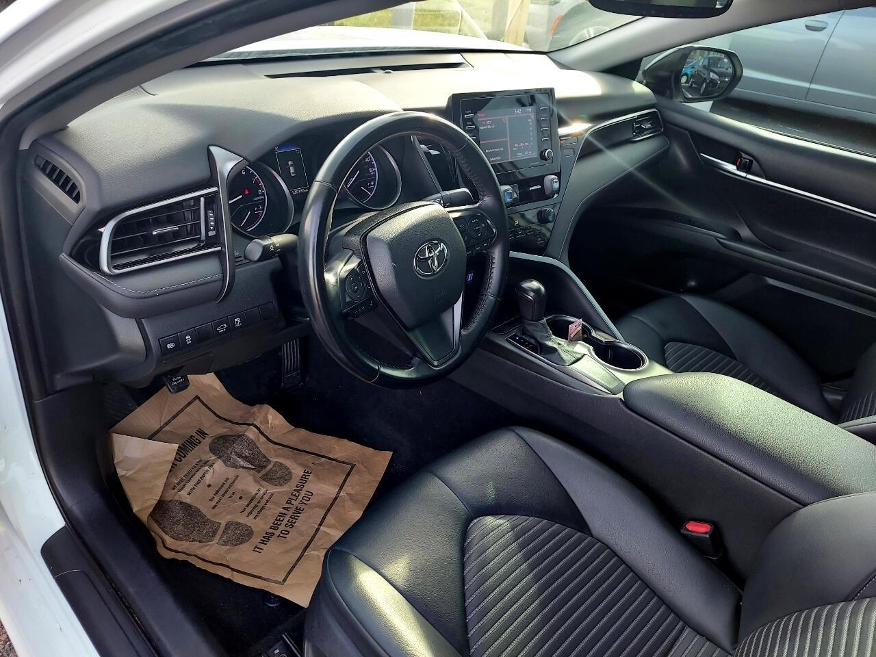 Toyota Camry SE 2021