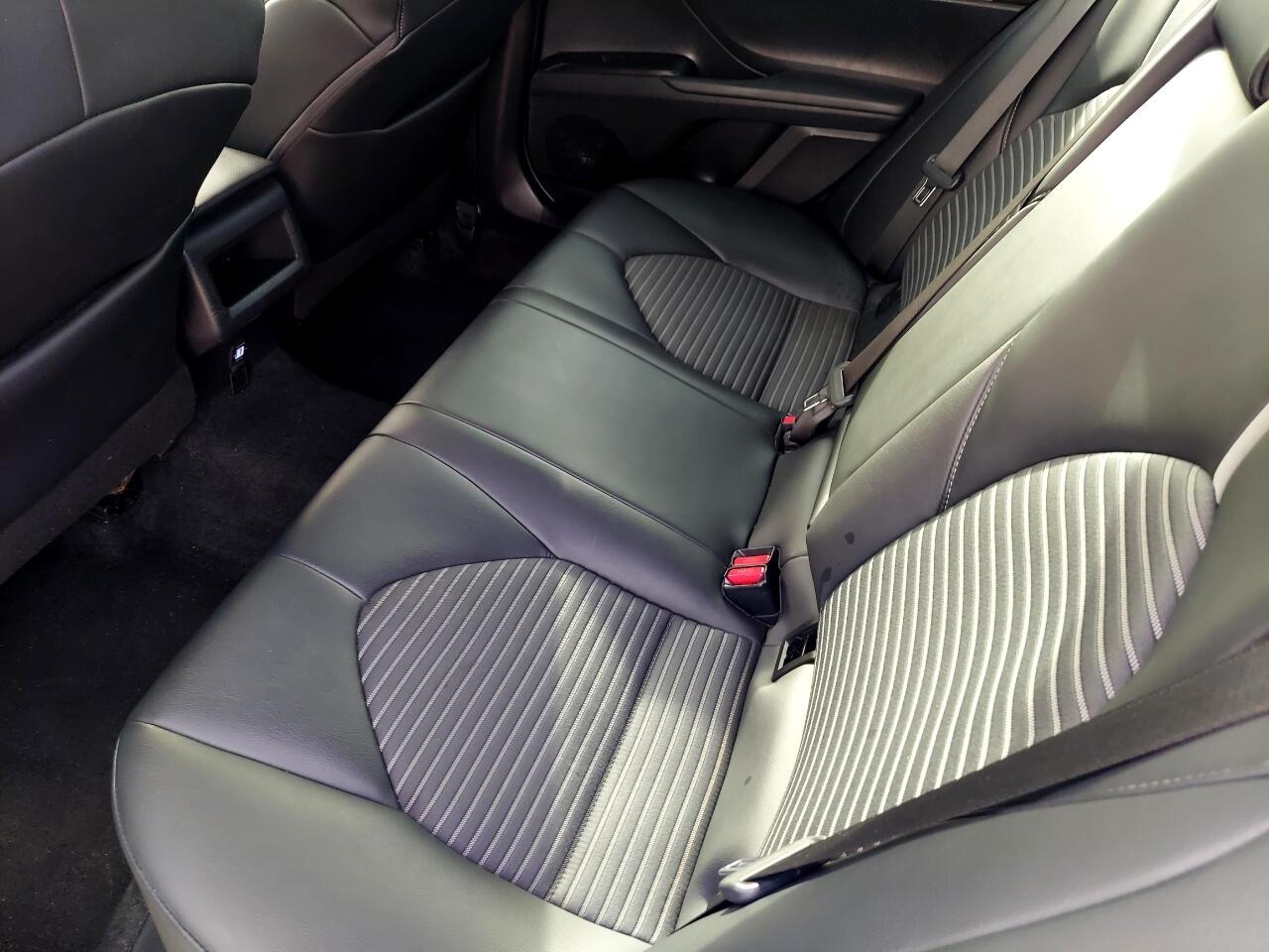 Toyota Camry SE 2021