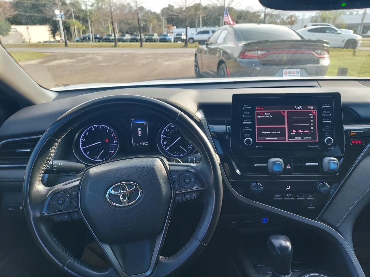 Toyota Camry SE 2021