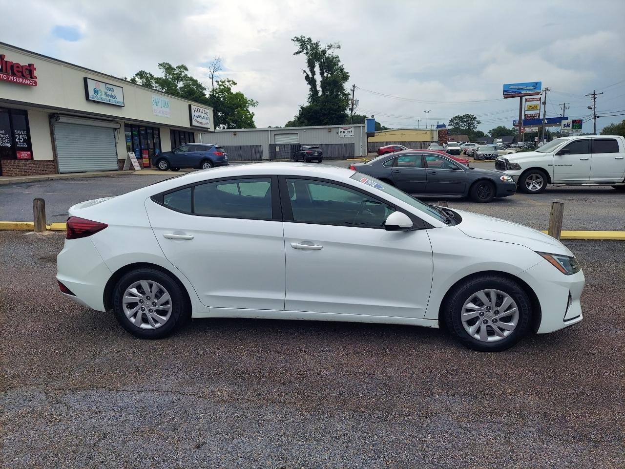 Hyundai Elantra SE 6M 2020