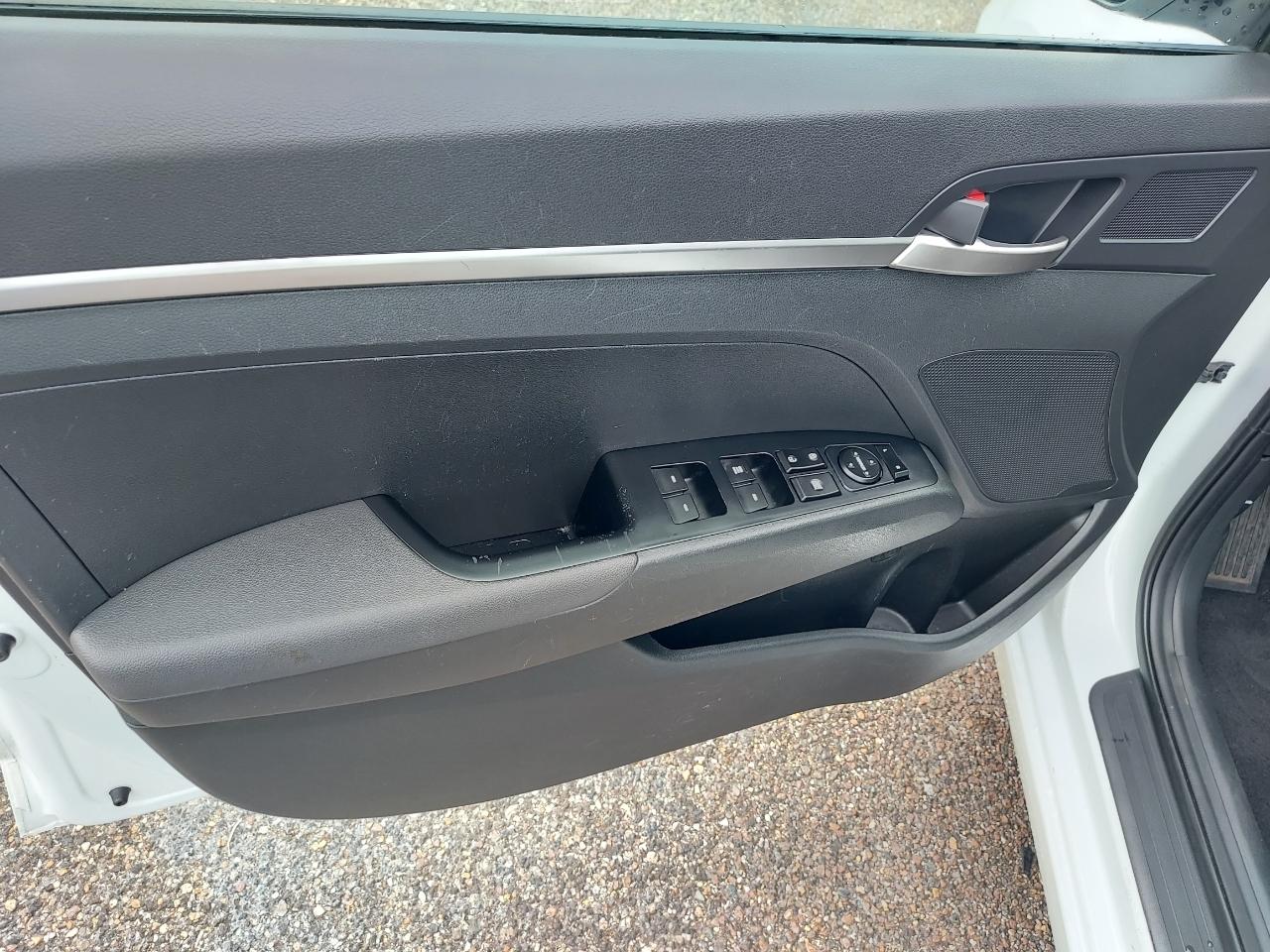 Hyundai Elantra SE 6M 2020