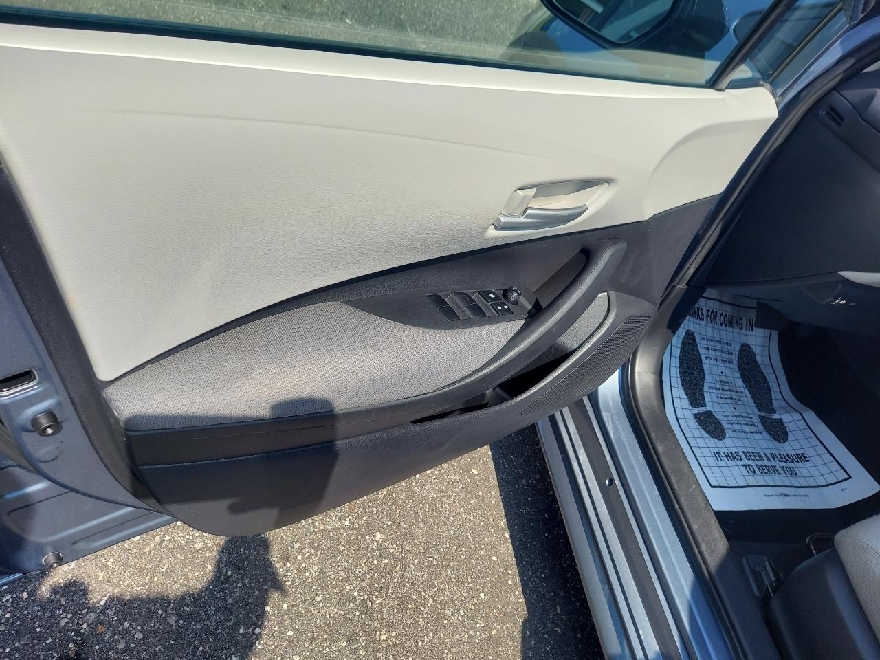 Toyota Corolla LE 2021
