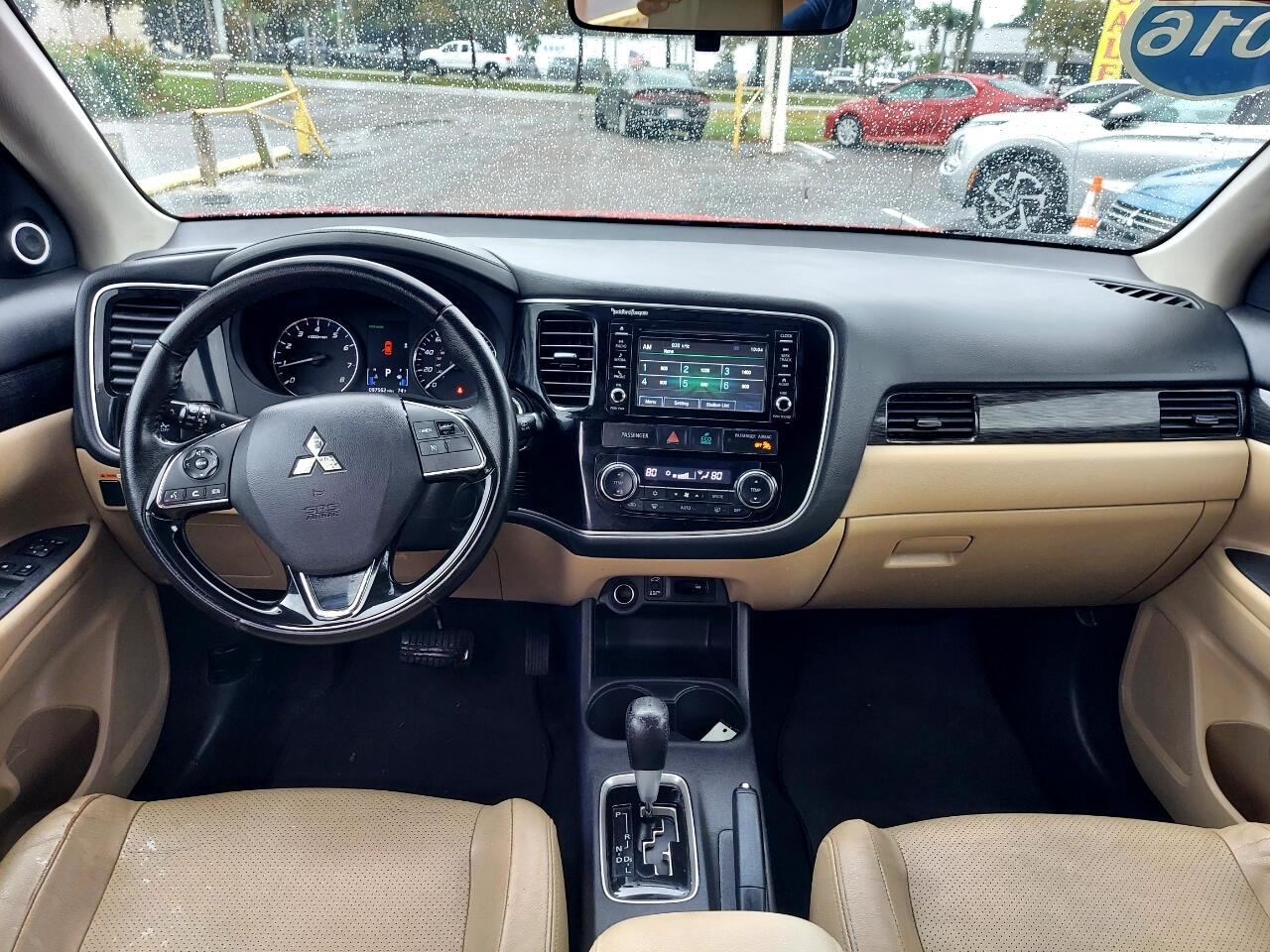 Mitsubishi Outlander SEL 2WD 2016