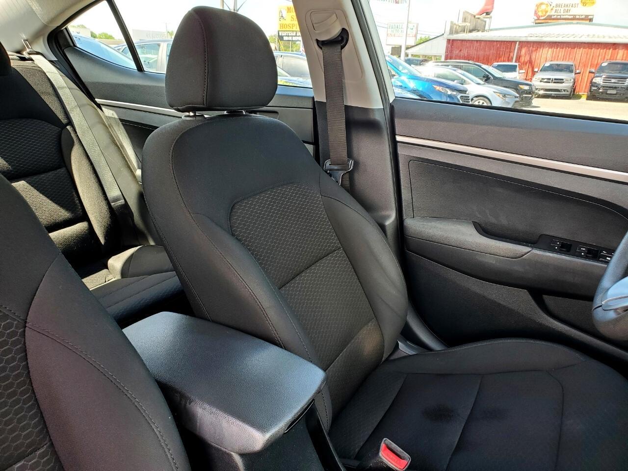 Hyundai Elantra SE 6M 2019