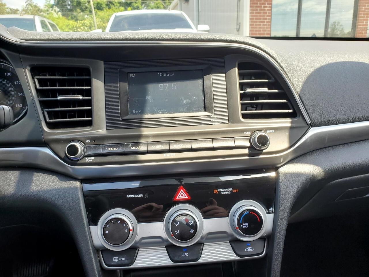 Hyundai Elantra SE 6M 2019